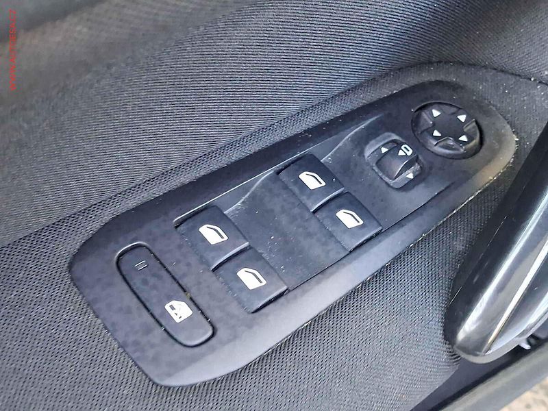 Peugeot 308 (2018) 1.5HDi, ČR, Navi, AC - fotka 11 z 18