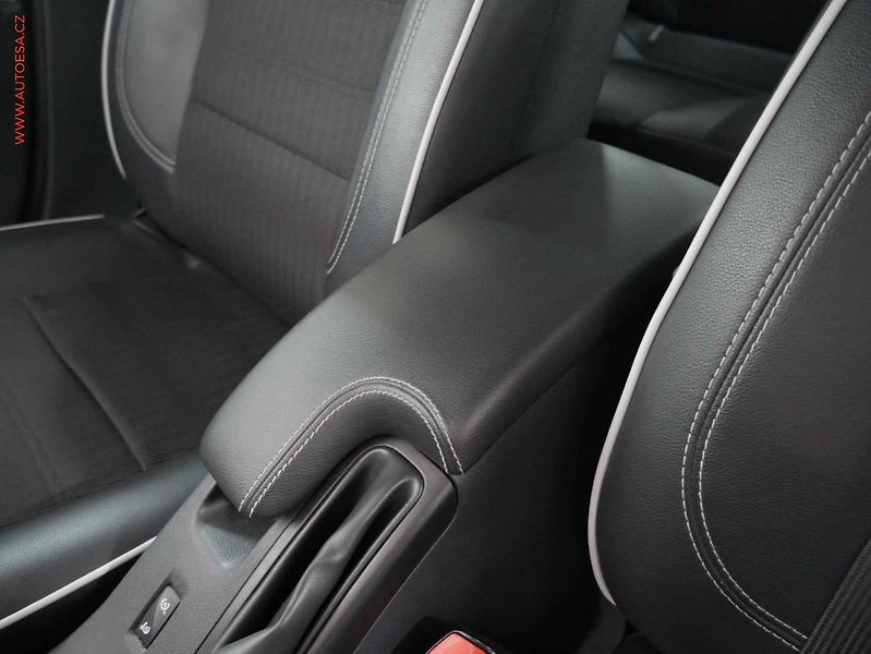 Renault Fluence (2013) 1.6 16V, 2.maj,ČR, AC, temp - fotka 19 z 20