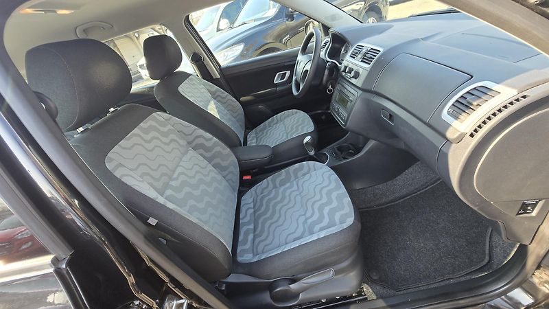 Škoda Fabia 1.4 16V AMBIENTE 1MAJITEL - fotka 22 z 36