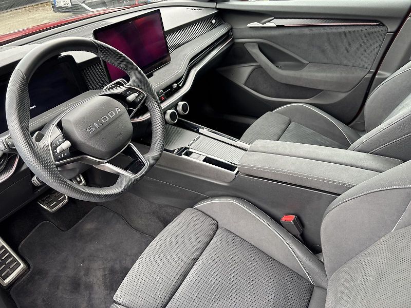 Škoda Superb (2025) Combi 1.5 TSI iV DSG Sportline - fotka 8 z 32