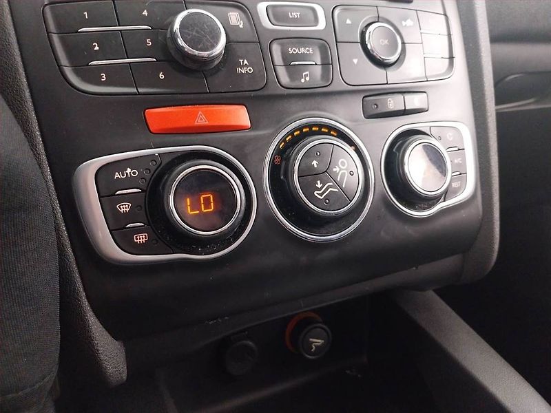 Citroën C4 (2011) 1.6 VTi, nová STK, Tažné - fotka 13 z 18