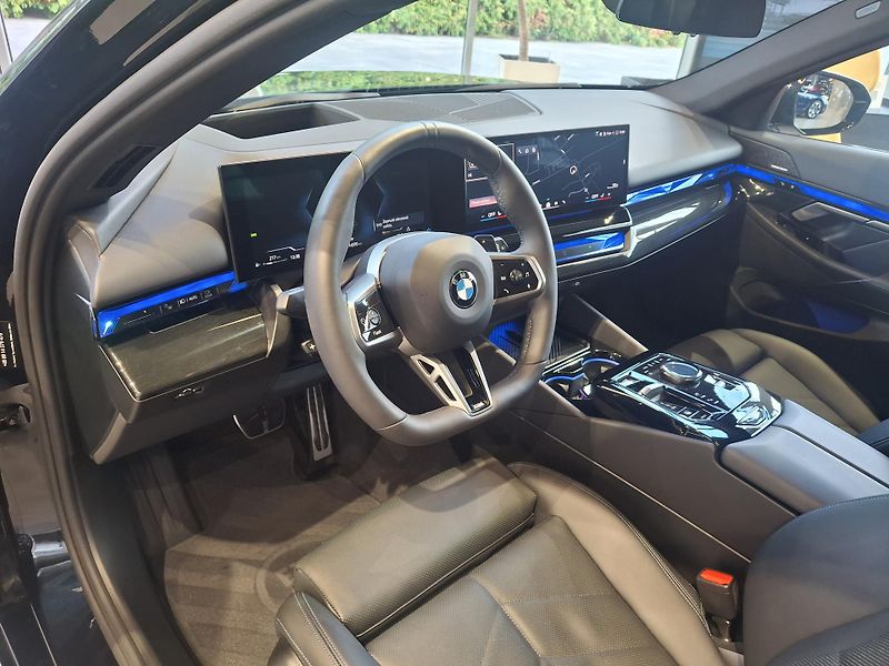 BMW Řada 5 540d xDrive Touring M-Sport - fotka 8 z 27