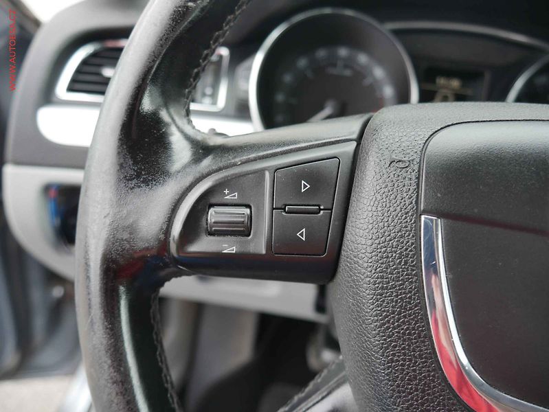 Škoda Superb (2010) 2.0TDi, Ambition, AC - fotka 16 z 17