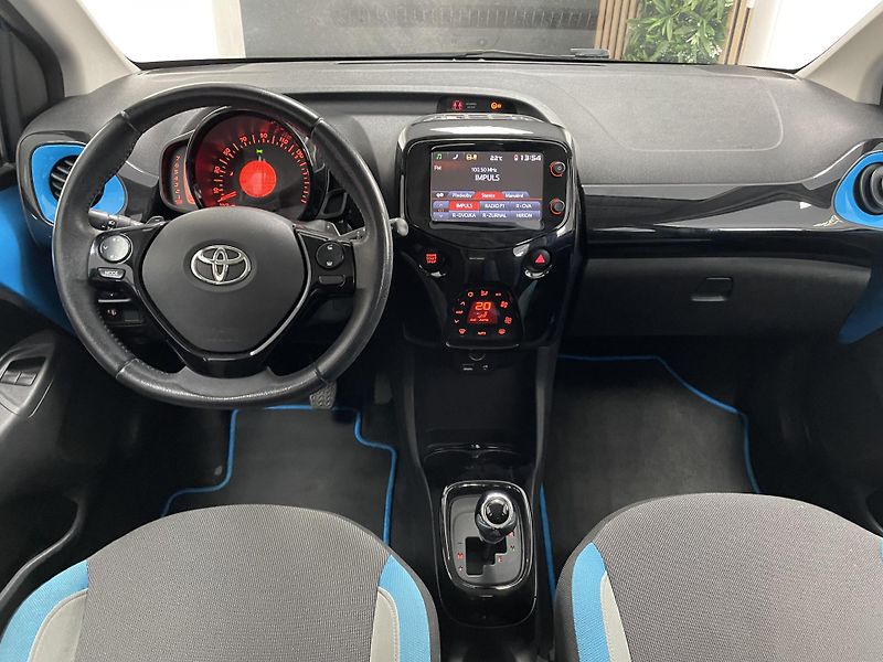 Toyota Aygo 1.0 i AUTOMAT REZERVACE  - fotka 21 z 27