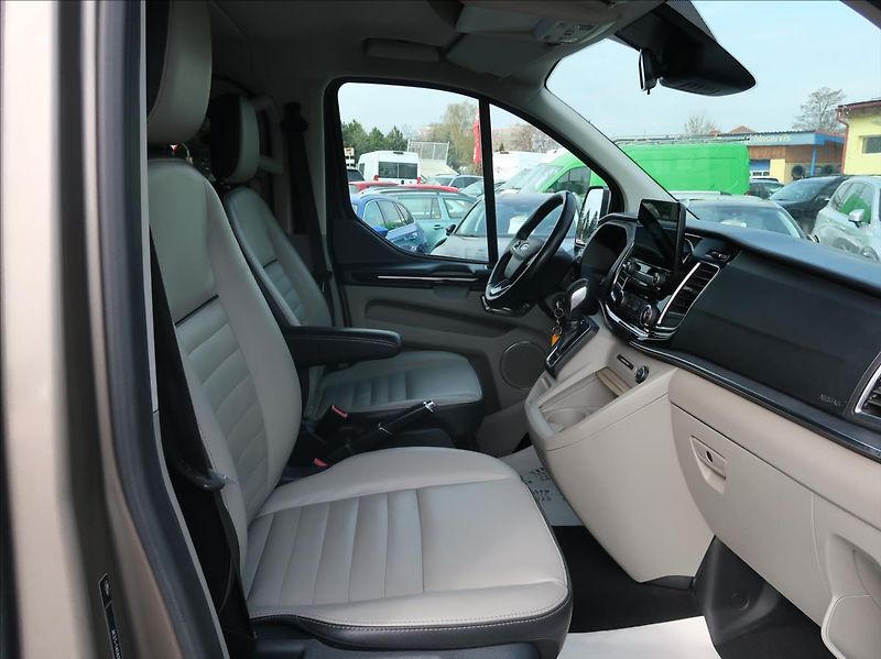 Ford Tourneo Custom 2,0 EcoBlue,96kW,8míst,automat - fotka 14 z 29