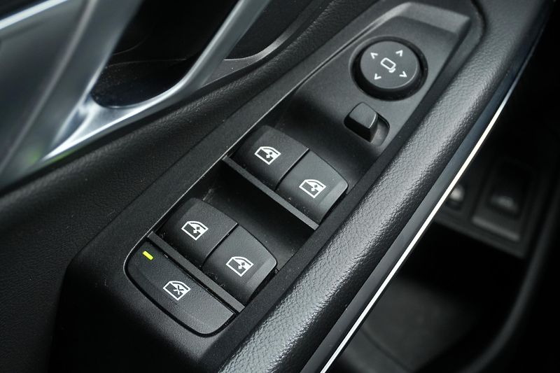 BMW Řada 3 330e xDrive, ACC, Tažné - fotka 32 z 39