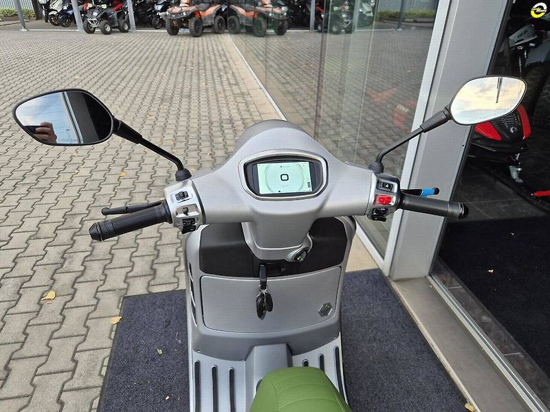 Vespa (2026) GTS 310 Edizione Ottantesimo - fotka 24 z 24