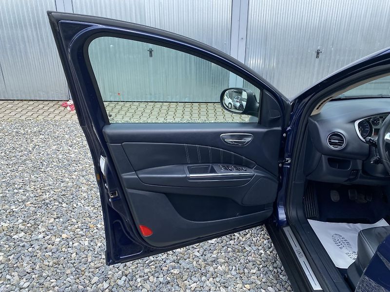 Lancia Delta 2.0JTD 165PS SPORT NAVI SERVIS - fotka 86 z 169