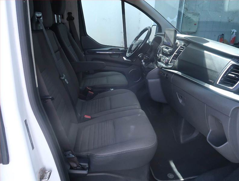 Ford Tourneo Custom (2022) Titanium 2.0 EcoBlue mHEV, ČR - fotka 9 z 15