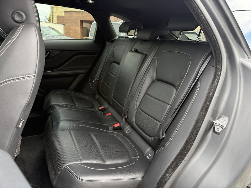 Jaguar F-Pace R-Sport 2.0D 177 kW - fotka 17 z 19