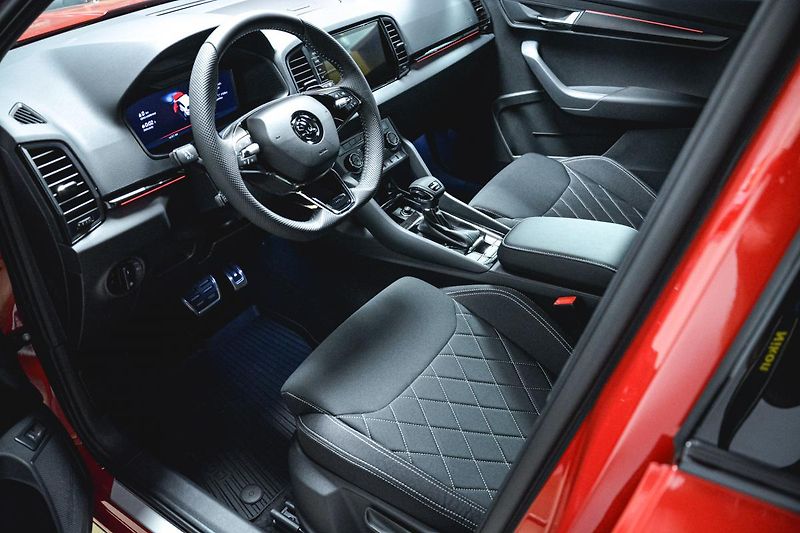 Škoda Karoq (2023) Sportline Exclusive 2,0 TSI 14 - fotka 24 z 37