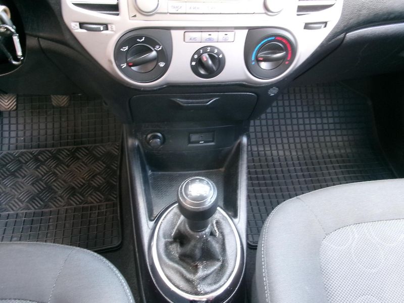 Hyundai i20 (2012) 1,2i KLIMA ČR ISOFIX - fotka 25 z 27