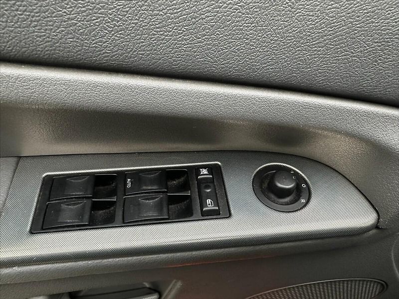Jeep Grand Cherokee 3,7 154kW-LPG-SERVIS!! - fotka 18 z 37