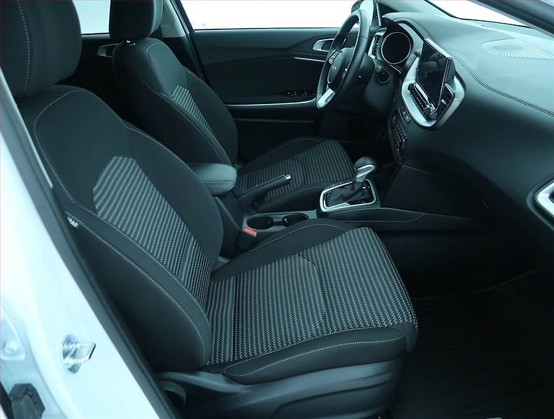 Kia Ceed (2025) Top 1.5 T-GDI - fotka 9 z 19