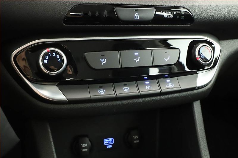 Hyundai i30 (2021) 1.5 DPI, Tempomat - fotka 11 z 18