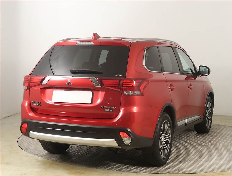 Mitsubishi Outlander (2018) Intense 2.0, 4X4, Automat - fotka 5 z 25