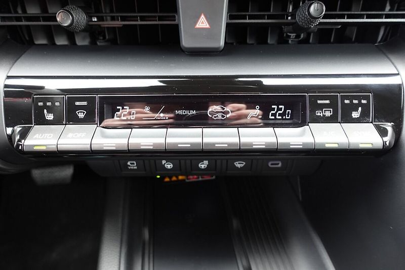 Toyota C-HR 2.0 HEV (4x4) GR SPORT Premier - fotka 25 z 36