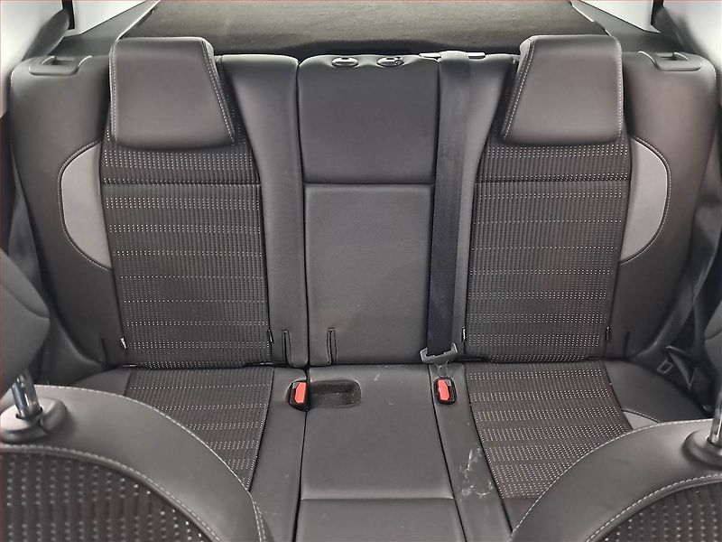 Peugeot 2008 (2014) 1.6 e-HDi, Automat, Tempomat - fotka 10 z 17