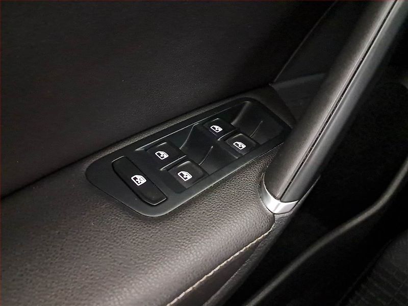Volkswagen Golf (2016) Highline 1.2 TSI, Serv.kniha - fotka 16 z 17