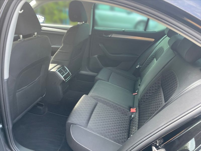 Škoda Superb 2,0 TDI 110 Ambition AT - fotka 8 z 11