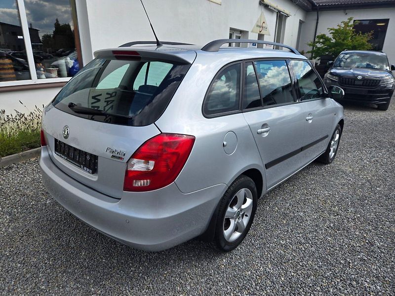 Škoda Fabia (2010) 1.2 TSI Serviska - fotka 4 z 39