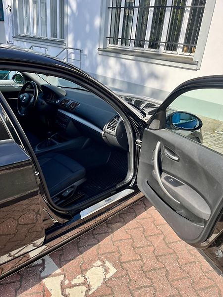 BMW Řada 1 (2006) - fotka 25 z 27