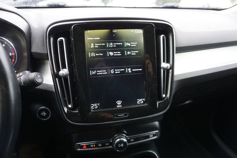 Volvo XC40 (2018) - fotka 15 z 35