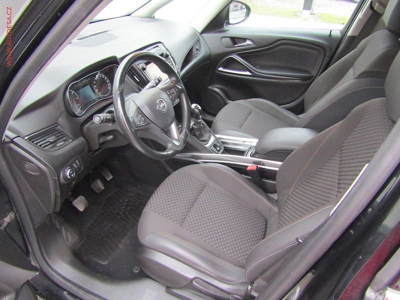 Opel Zafira (2017) 1.6CDTi, Navi, AC - fotka 9 z 19
