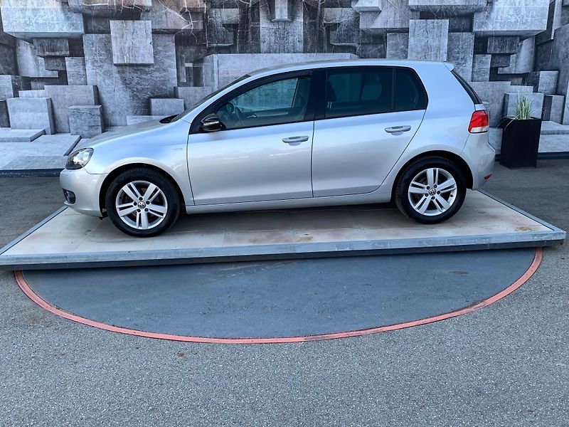 Volkswagen Golf (2012) 1.2TSi, 77KW, MATCH - fotka 4 z 21