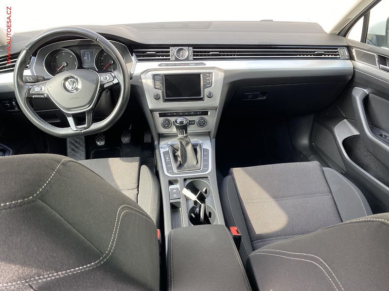 Volkswagen Passat (2017) 2.0 TDi, Comfortline - fotka 8 z 17