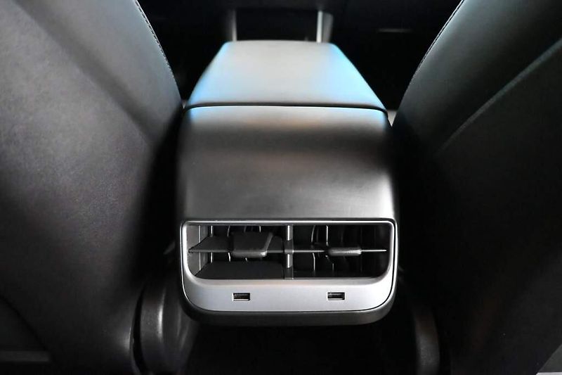 Tesla Model 3 (2019) RWD LED Kamera Range Plus 229 - fotka 27 z 33
