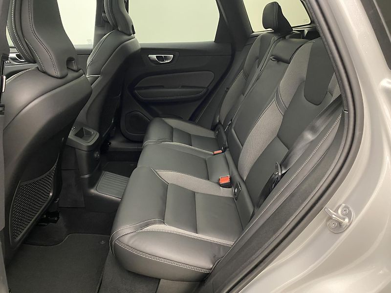 Volvo XC60 T6 AWD PLUG-IN ULTIMATE DARK  - fotka 5 z 52