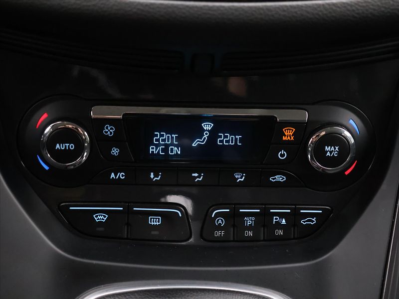 Ford Kuga 1,5 EcoBoost Titanium - fotka 27 z 39