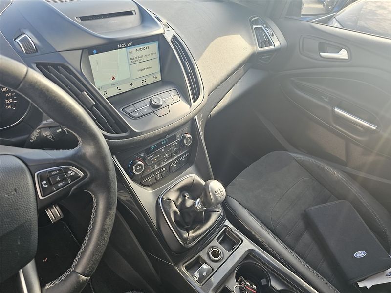 Ford Kuga 2,0 TDCi 110KW STLine KŮŽE NAV - fotka 13 z 44