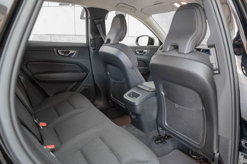 Volvo XC60 B4 AWD KESSY*MATRIX*VÝHŘEV* - fotka 13 z 32