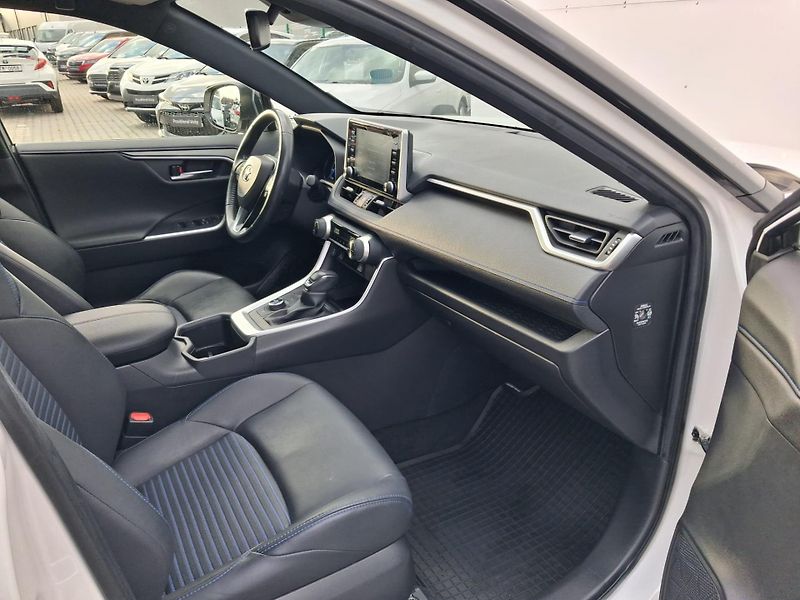 Toyota RAV4 2.5 HSD e-CVT AWD Selection - fotka 19 z 23