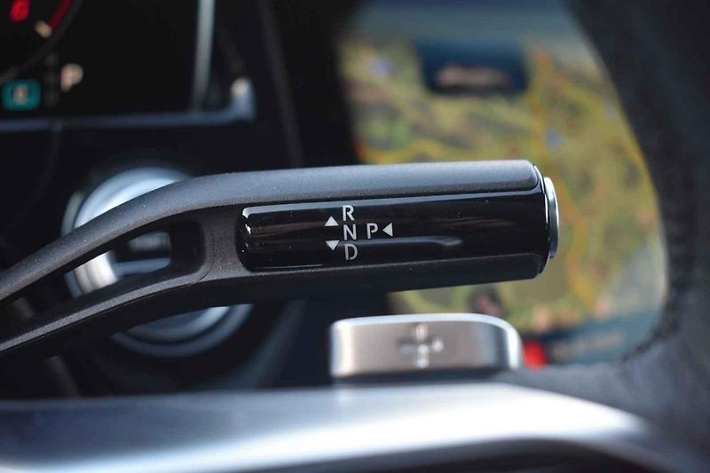 Nový Mercedes-E je současně důstojný i naprosto moderní