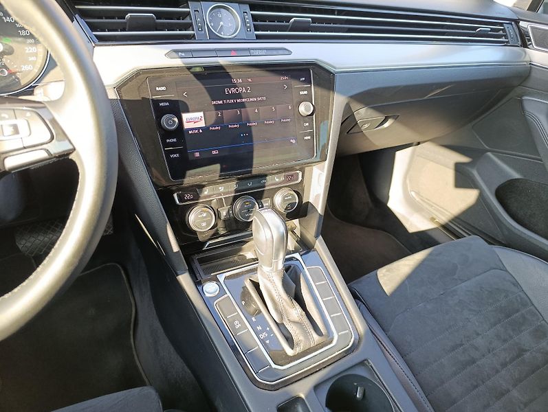 Volkswagen Passat 2.0TDI DSG ČR 1. MAJITEL DPH - fotka 22 z 30