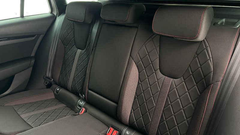 Škoda Octavia 2.0 TDI DSG 4x4 RS Combi - fotka 16 z 27