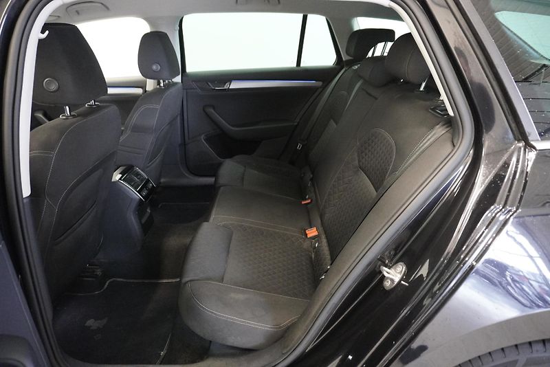 Škoda Superb 2,0 TDI 110kW - fotka 26 z 32