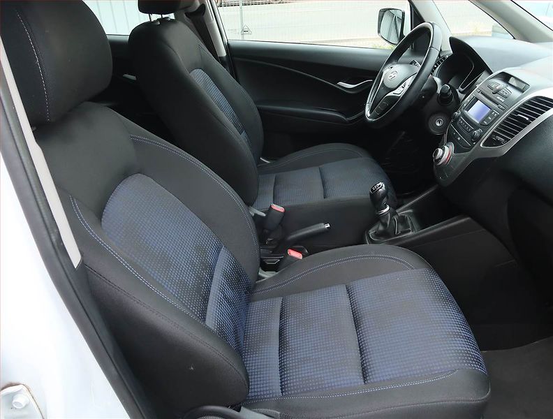 Hyundai ix20 (2018) 1.4 CVVT, Serv.kniha - fotka 9 z 14