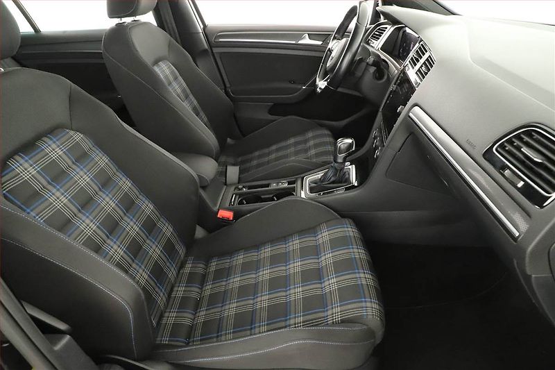 Volkswagen Golf (2020) GTE, Automat, Tempomat - fotka 7 z 16