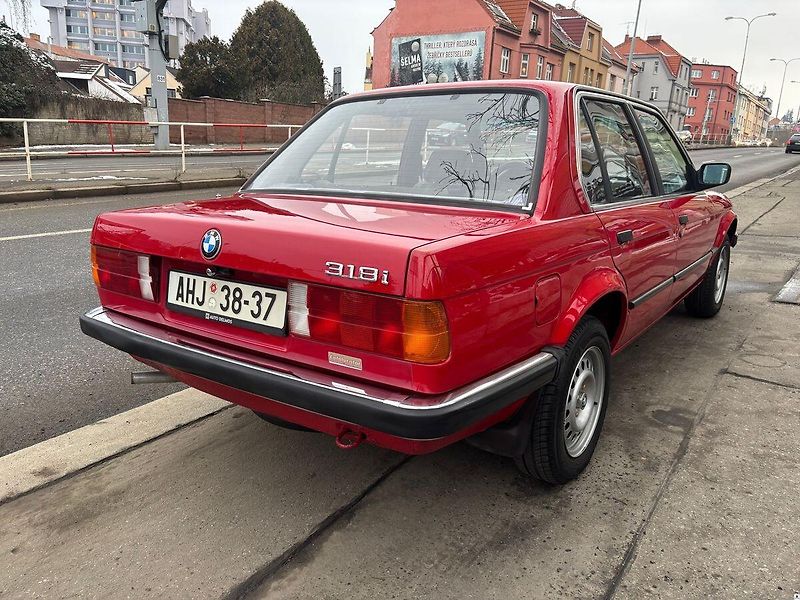 BMW Řada 3 E30-318i/1986/2.maj. garážován - fotka 6 z 50
