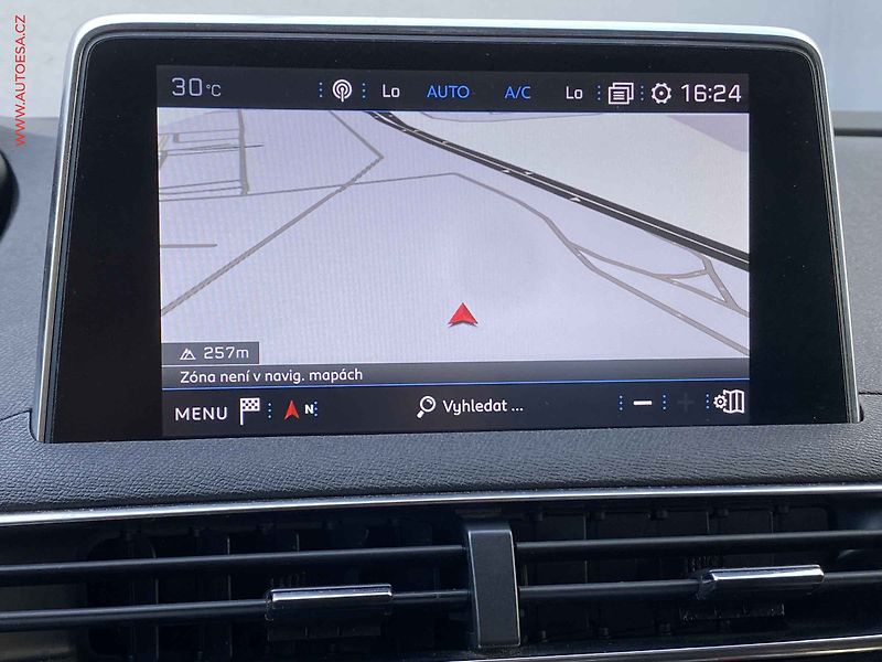 Peugeot 3008 (2020) 1.2 PT, Allure, navi, kamera - fotka 17 z 19
