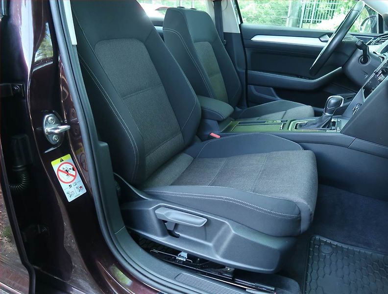 Volkswagen Passat (2018) Comfortline 2.0 TDI, Automat - fotka 9 z 20