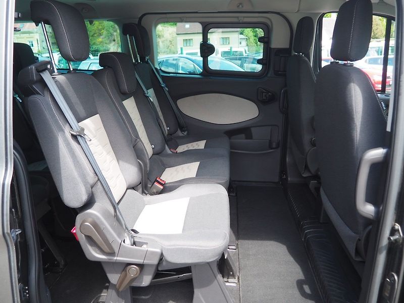 Ford Tourneo Custom (2017) 2.0 TDCi, 125 kW, 9 míst, ČR - fotka 16 z 38