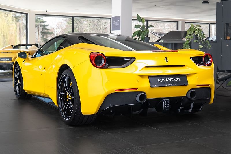 Ferrari 488 LIFT/Carbon/GialloModena - fotka 4 z 16