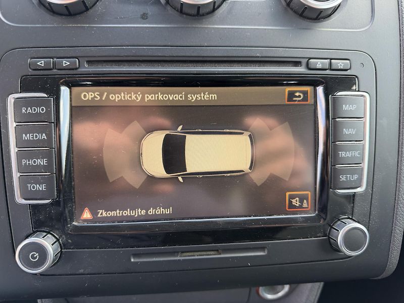 Volkswagen Touran 1,6 TDi/77kW - Webasto,TZ,... - fotka 24 z 60