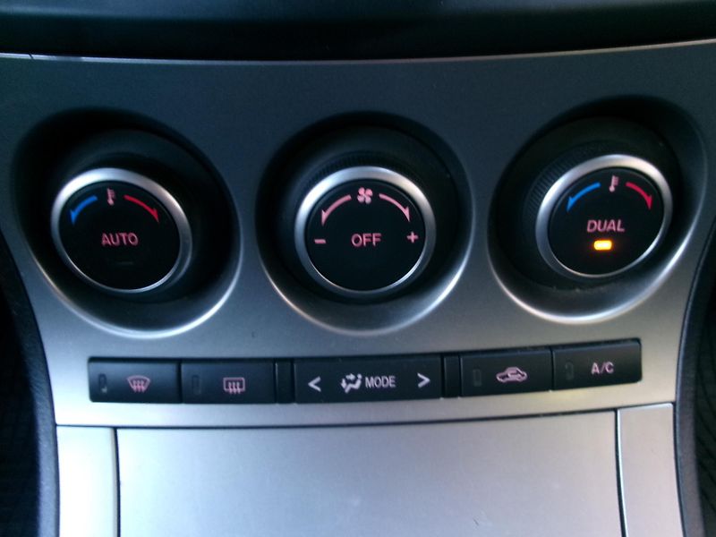 Mazda 3 (2010) 1,6 16V AUTOKLIMA 90th EDITION - fotka 16 z 28