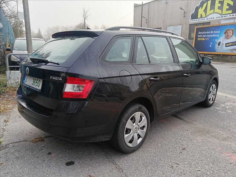 Škoda Fabia 1,0 MPi  Active - fotka 11 z 21